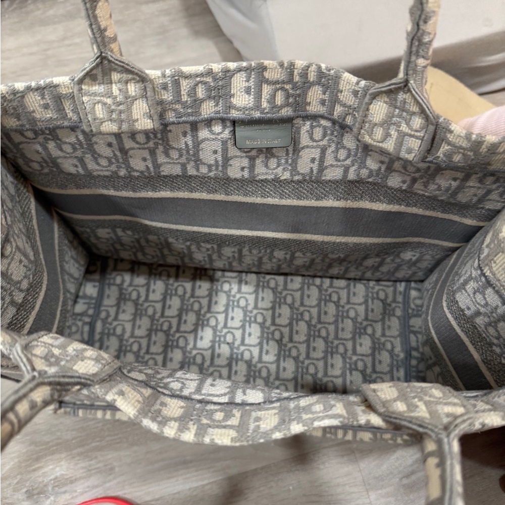 Dior Gray and White Tote Bag - Picture 10 of 11